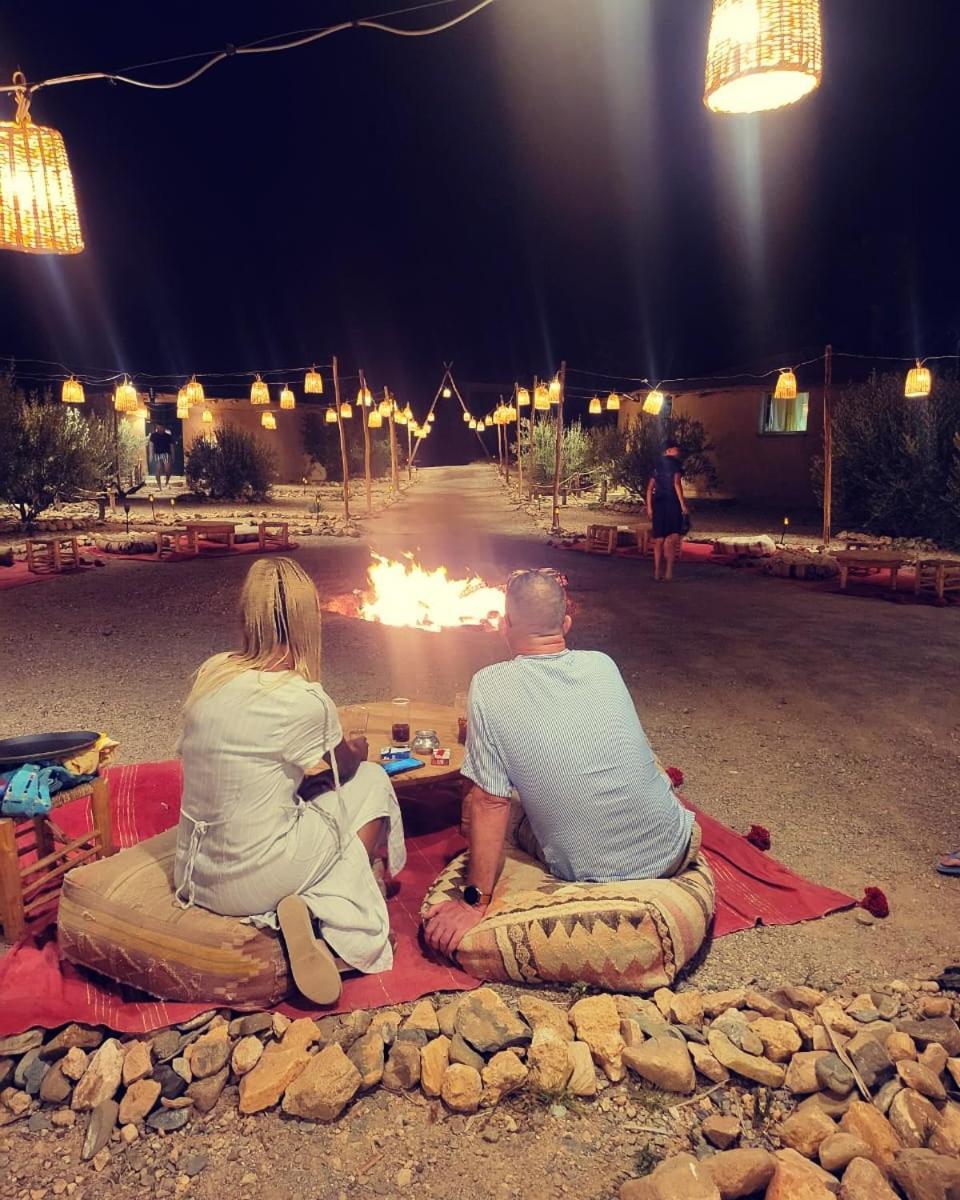 Les Jardins D Amizmiz 6 Piscines Bed & Breakfast Wawizelte ภายนอก รูปภาพ