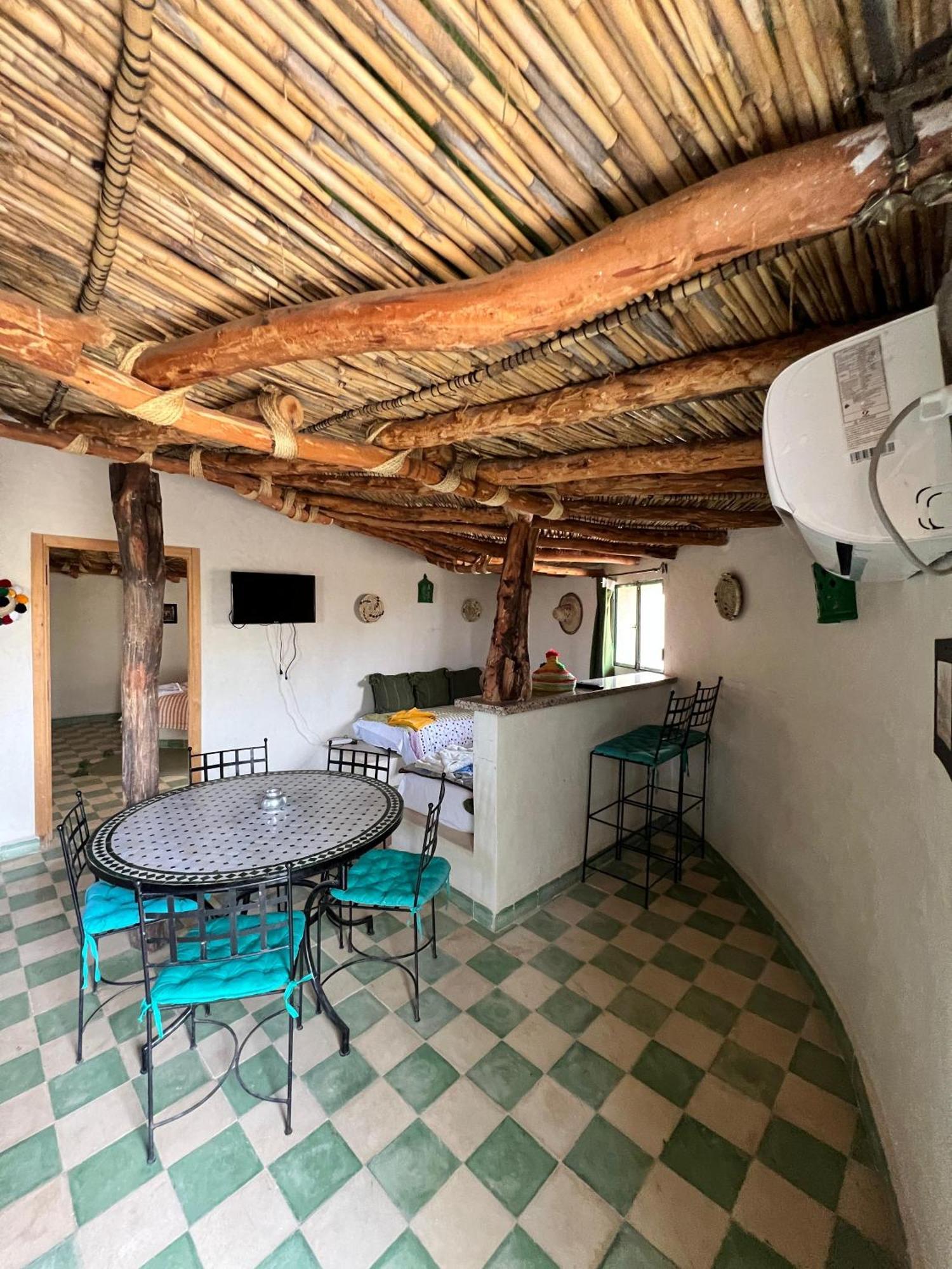 Les Jardins D Amizmiz 6 Piscines Bed & Breakfast Wawizelte ภายนอก รูปภาพ