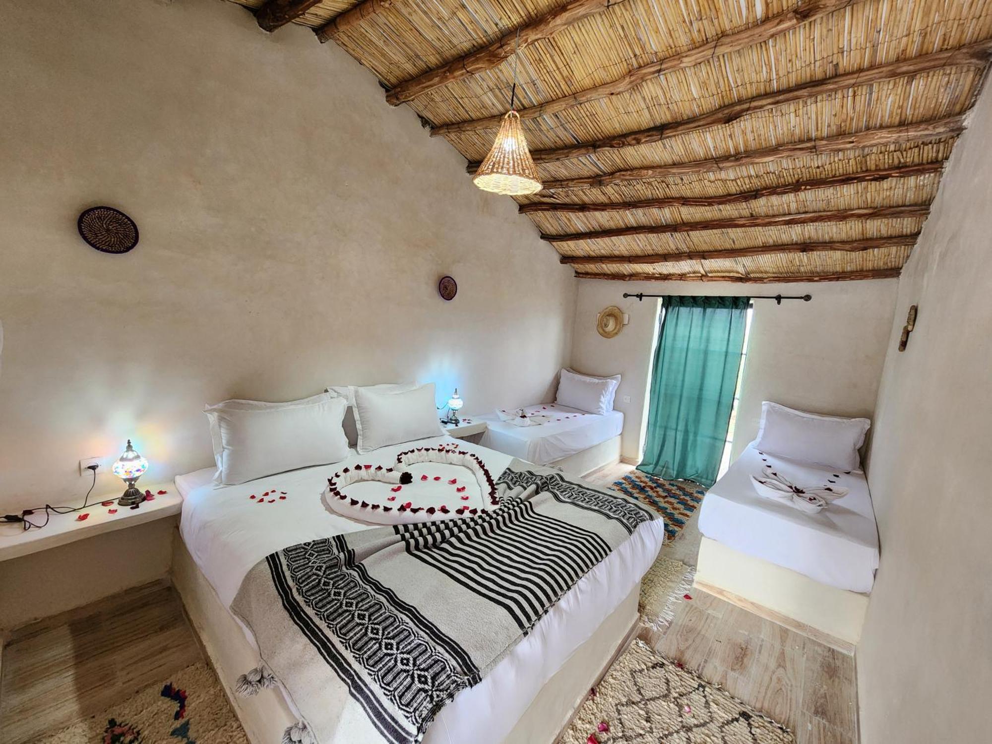 Les Jardins D Amizmiz 6 Piscines Bed & Breakfast Wawizelte ภายนอก รูปภาพ