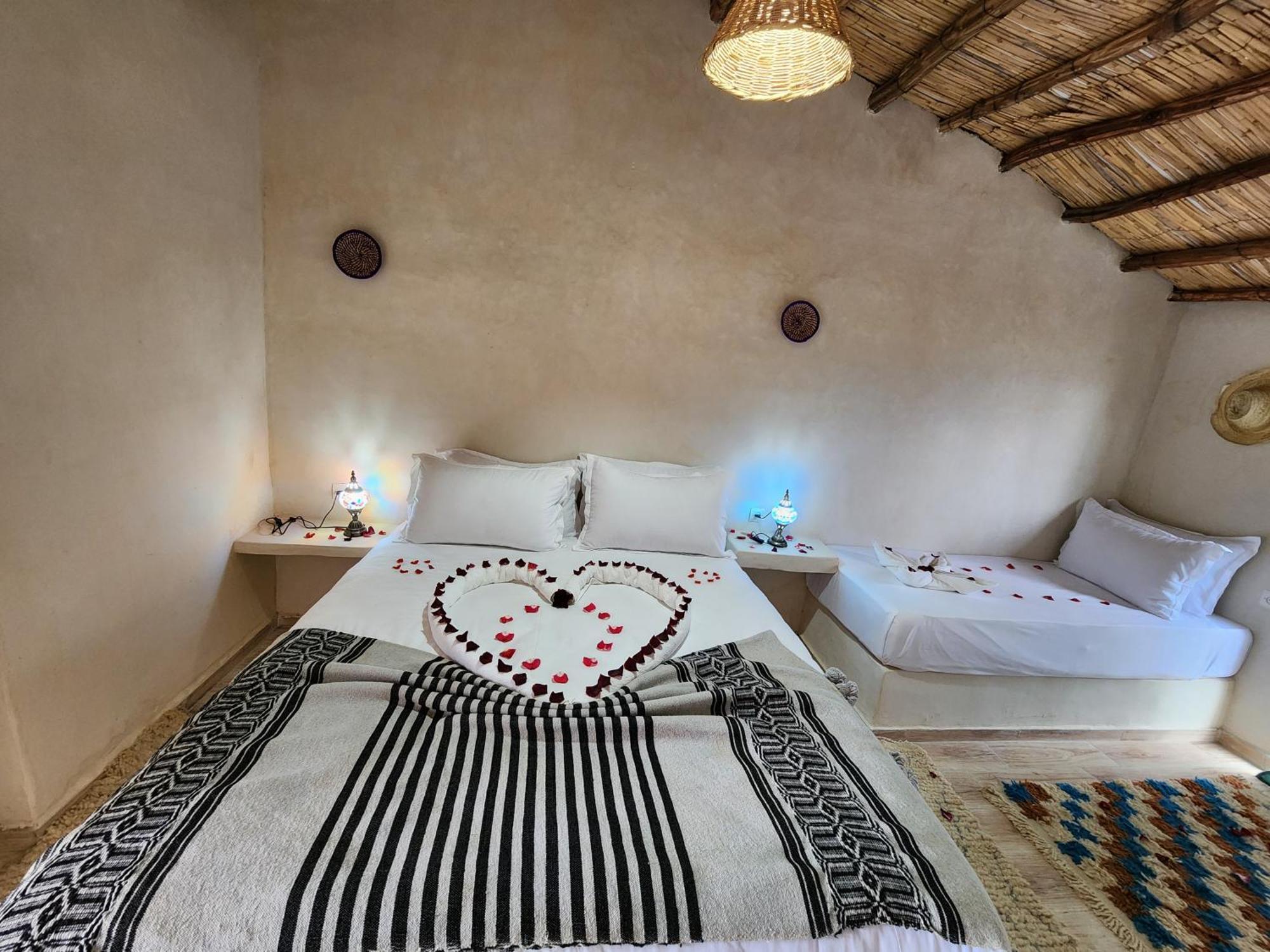 Les Jardins D Amizmiz 6 Piscines Bed & Breakfast Wawizelte ภายนอก รูปภาพ