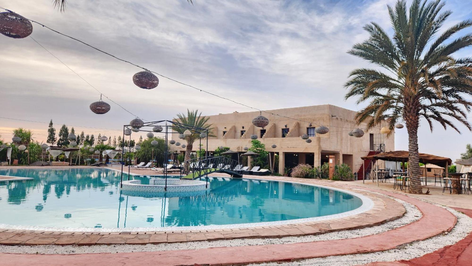 Les Jardins D Amizmiz 6 Piscines Bed & Breakfast Wawizelte ภายนอก รูปภาพ