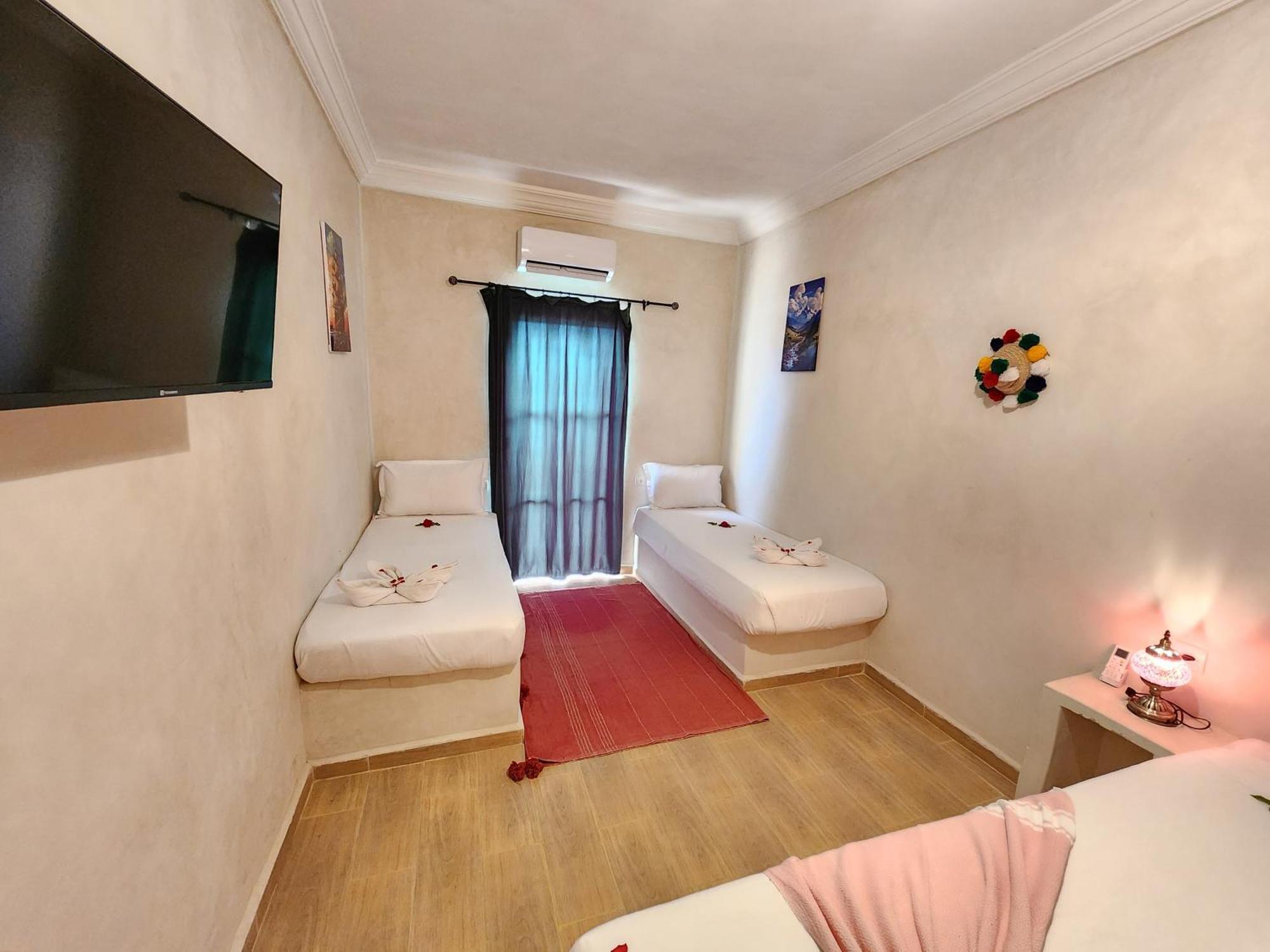 Les Jardins D Amizmiz 6 Piscines Bed & Breakfast Wawizelte ภายนอก รูปภาพ