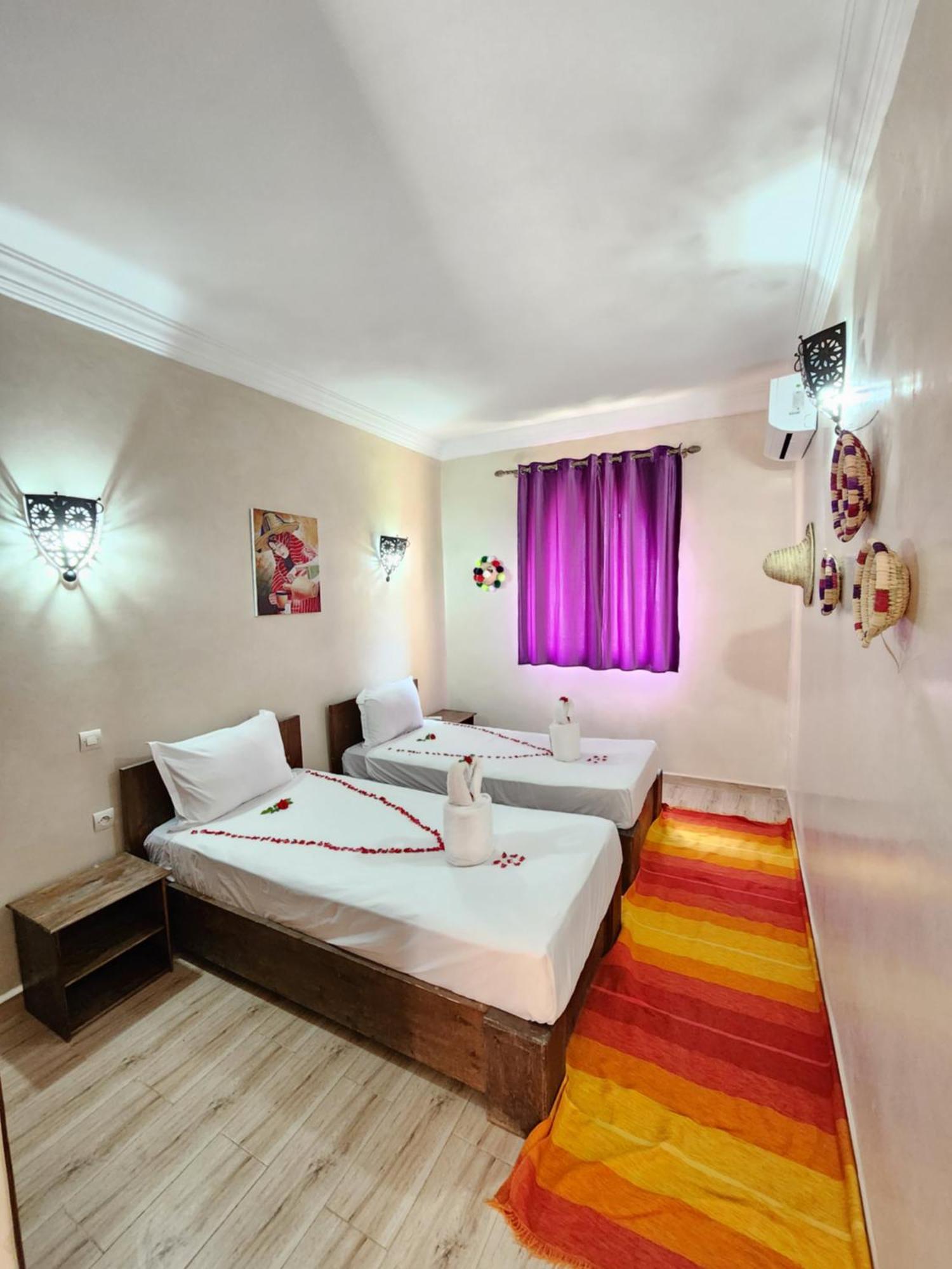 Les Jardins D Amizmiz 6 Piscines Bed & Breakfast Wawizelte ภายนอก รูปภาพ