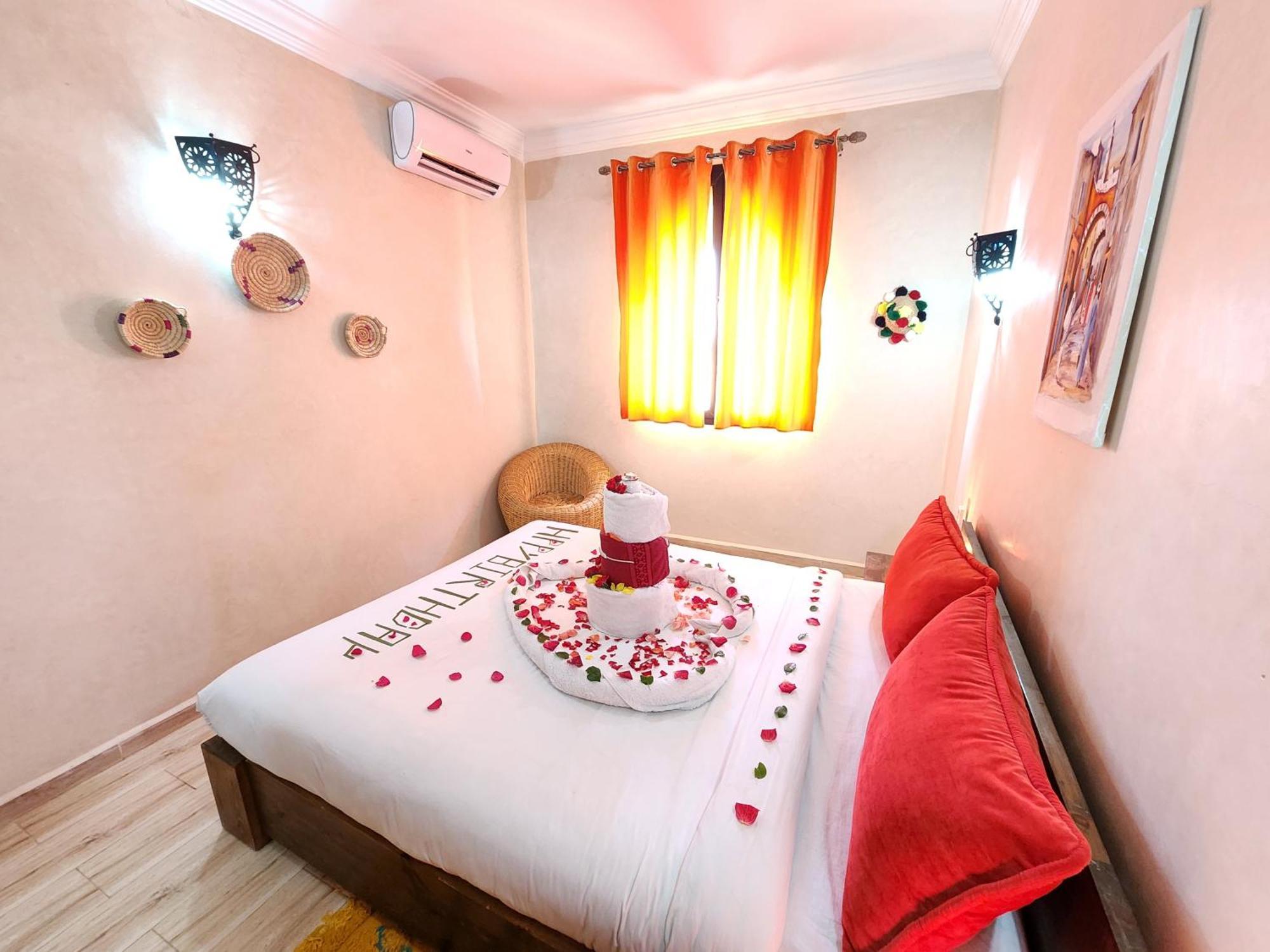 Les Jardins D Amizmiz 6 Piscines Bed & Breakfast Wawizelte ภายนอก รูปภาพ