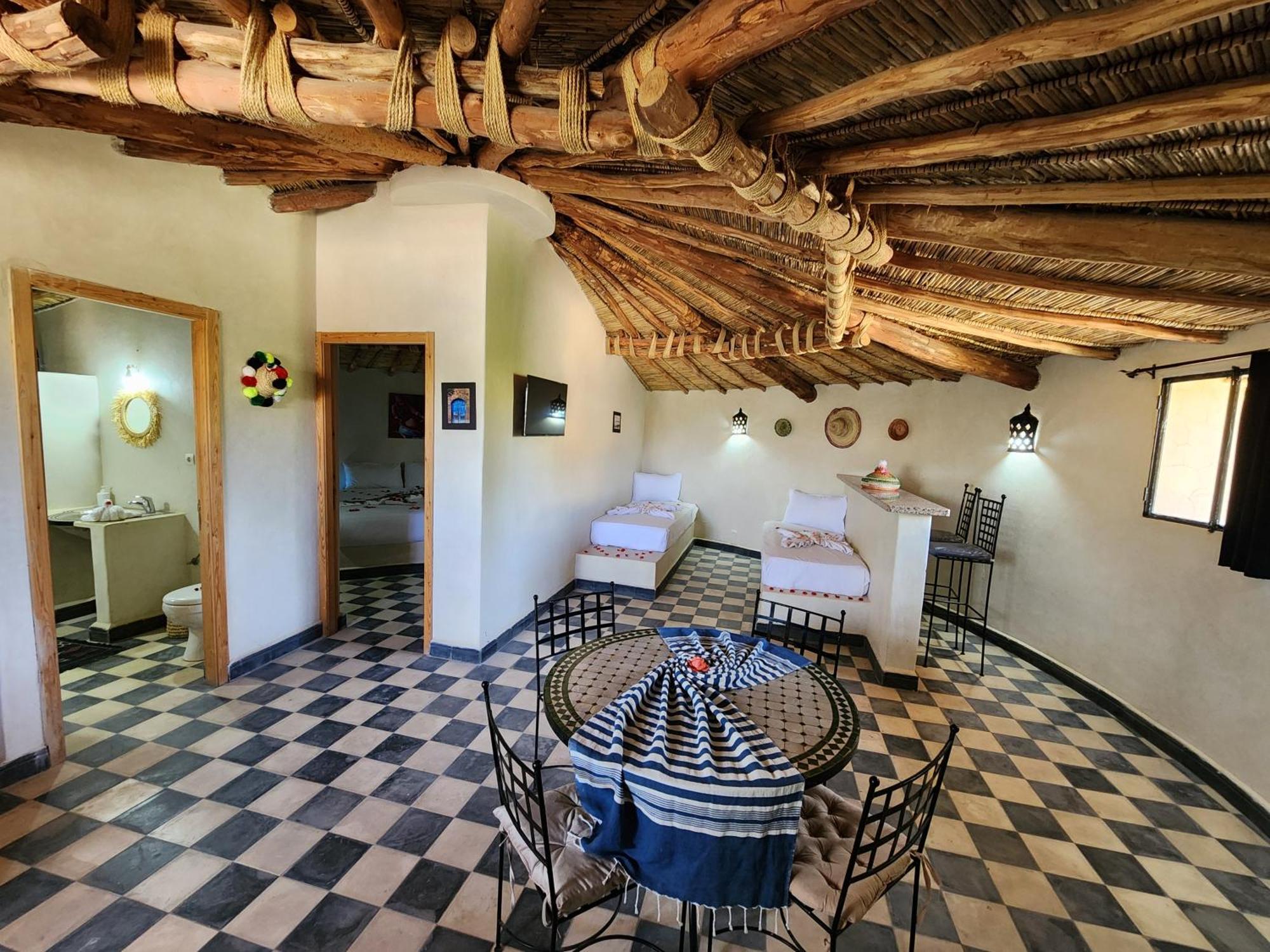 Les Jardins D Amizmiz 6 Piscines Bed & Breakfast Wawizelte ภายนอก รูปภาพ