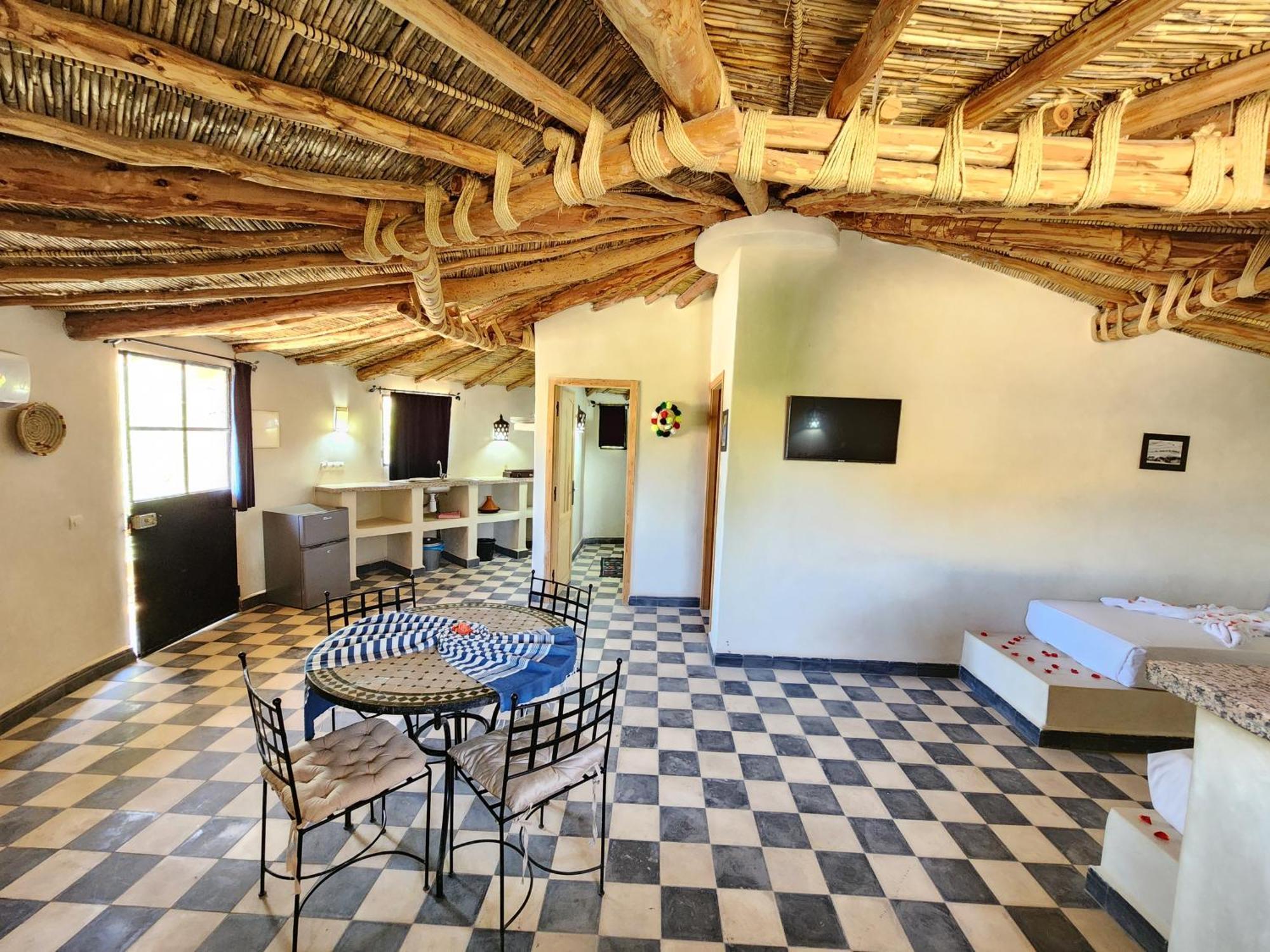 Les Jardins D Amizmiz 6 Piscines Bed & Breakfast Wawizelte ภายนอก รูปภาพ