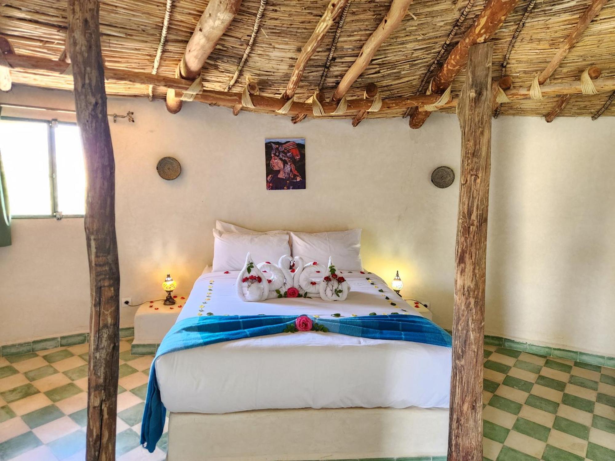 Les Jardins D Amizmiz 6 Piscines Bed & Breakfast Wawizelte ภายนอก รูปภาพ