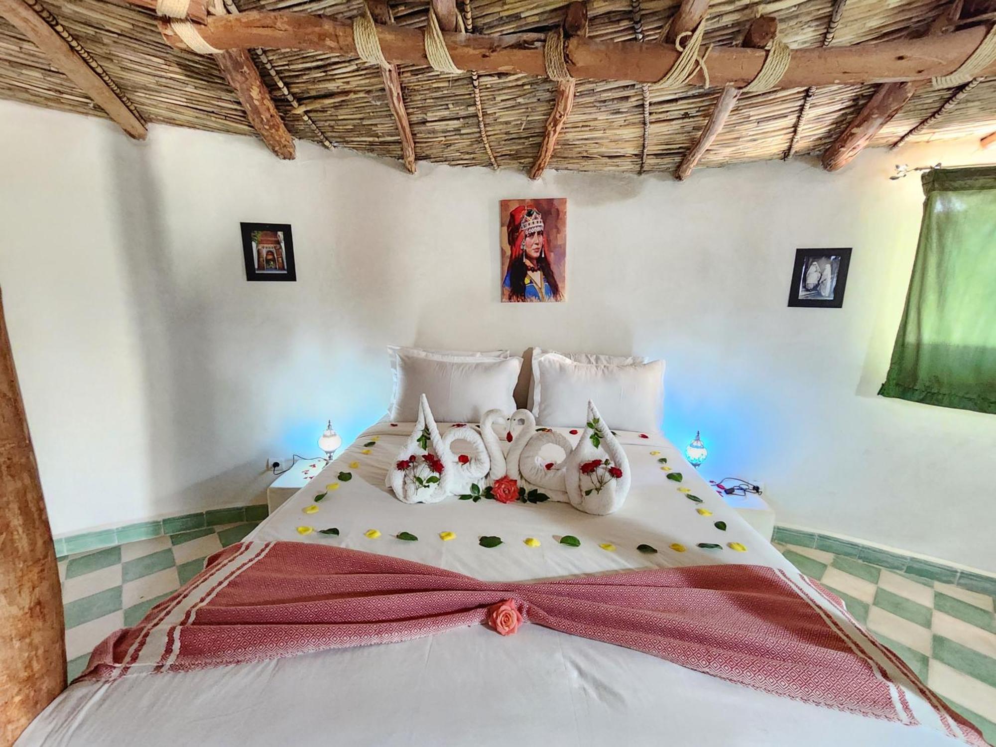 Les Jardins D Amizmiz 6 Piscines Bed & Breakfast Wawizelte ภายนอก รูปภาพ