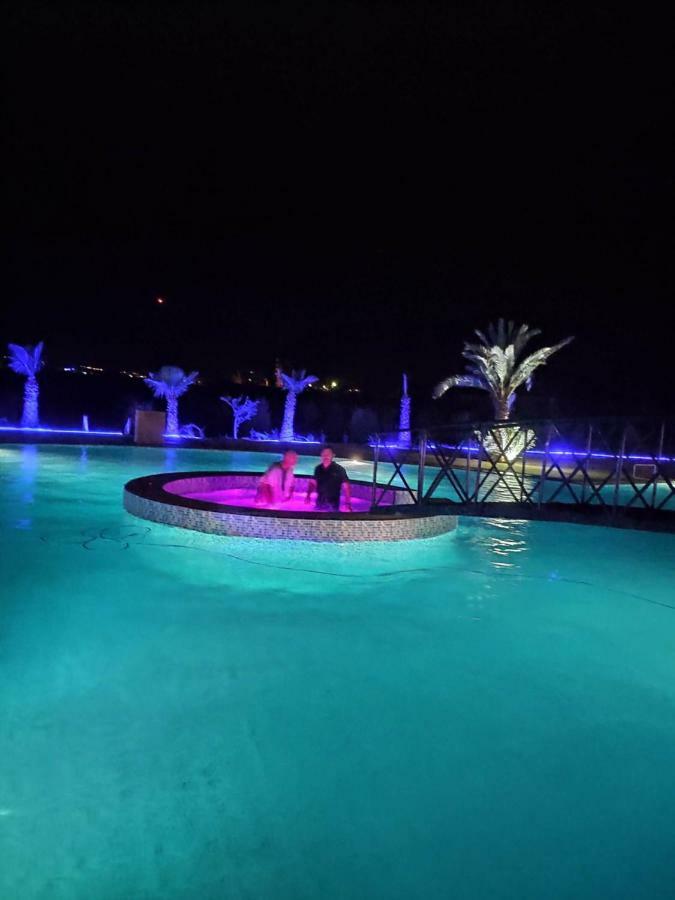 Les Jardins D Amizmiz 6 Piscines Bed & Breakfast Wawizelte ภายนอก รูปภาพ